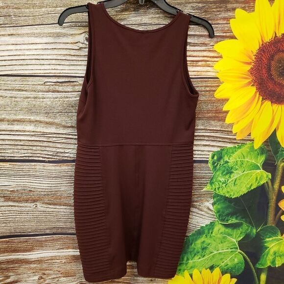 "Theme" Woman's Midi Dress Size: Medium Burgandy fitted Pre-owned - Picture 2 of 6